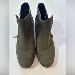 Vionic Women’s Dark green Suede Ankle Boots Uptown Sur size 7